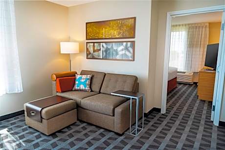 One-Bedroom Corner King Suite - Hearing Accessible