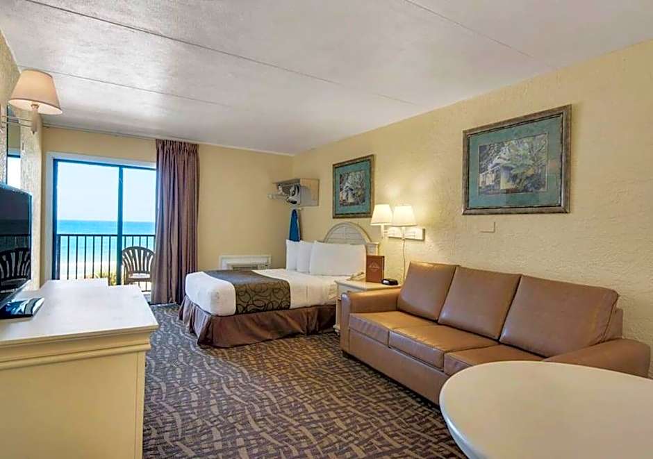 Ramada by Wyndham Panama City Beach / Beachfront