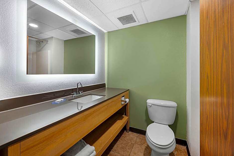 Quality Inn & Suites Monterey I-40