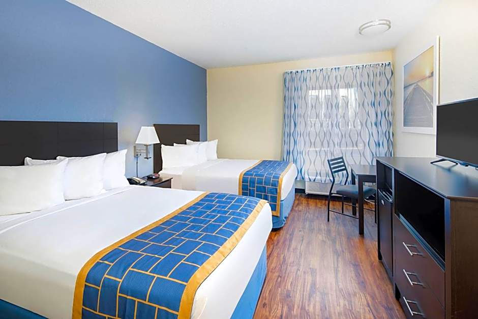 Photo 1 of 1 of 2 Double Beds, Mobility Accessible, Bathtub