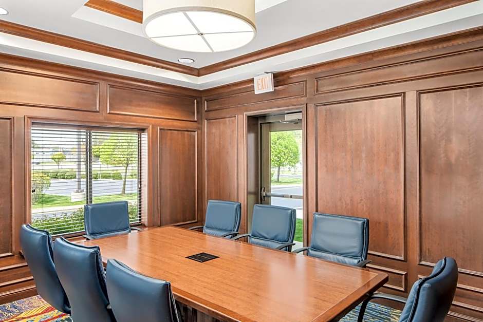 Holiday Inn Express & Suites Wilmington-Newark by IHG