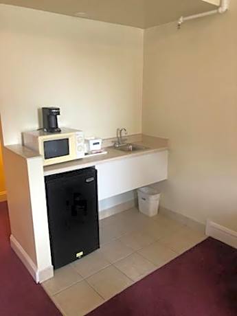 Deluxe King Suite with One King Bed - Non-Smoking