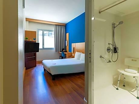 Standard Double Room - Mobility Accessible