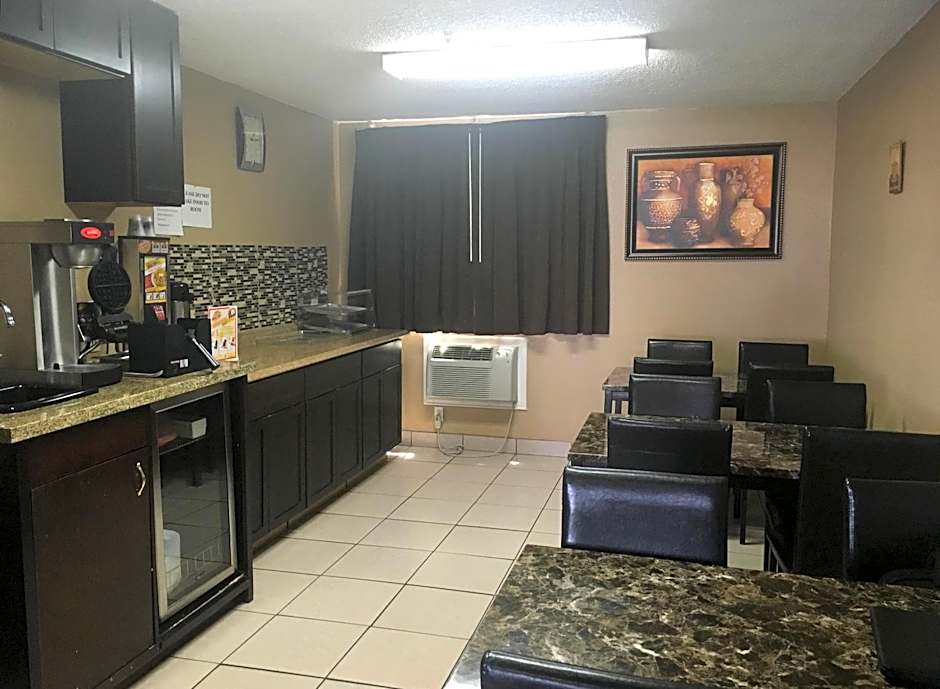 Studio 6 Suites Delano, CA