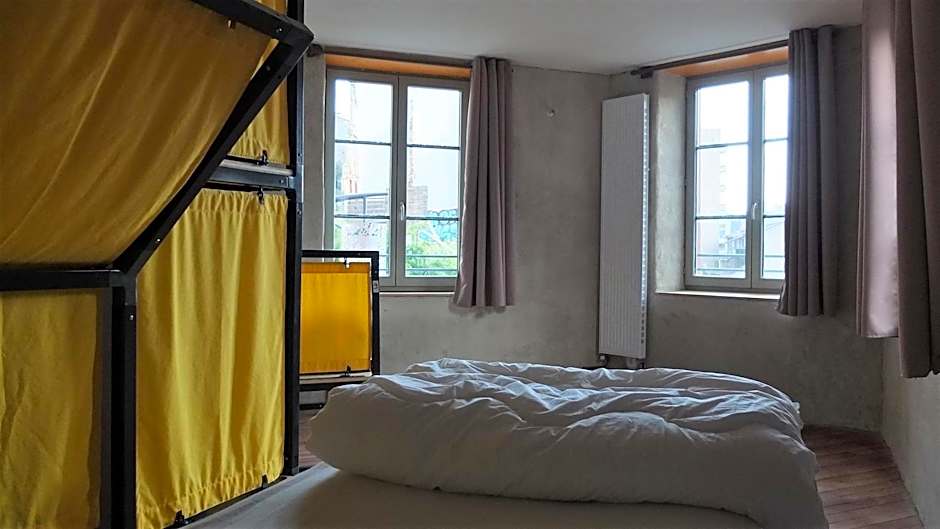 La Maison Rouge - Backpacker Hostel