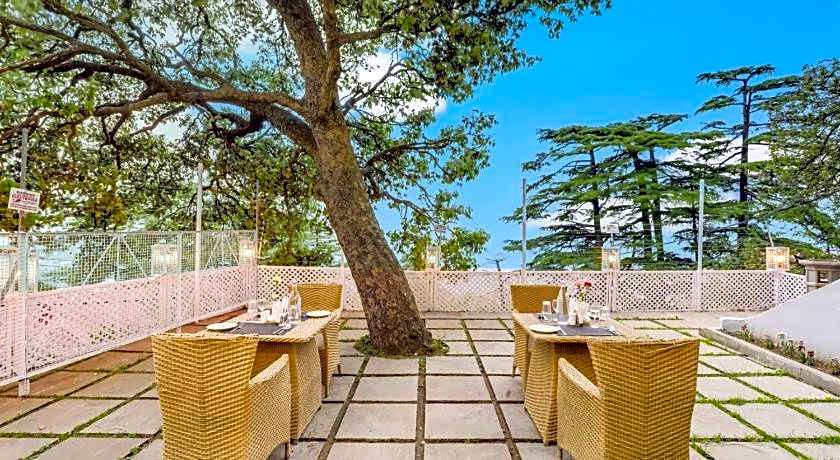 Summit Le Royale Hotel