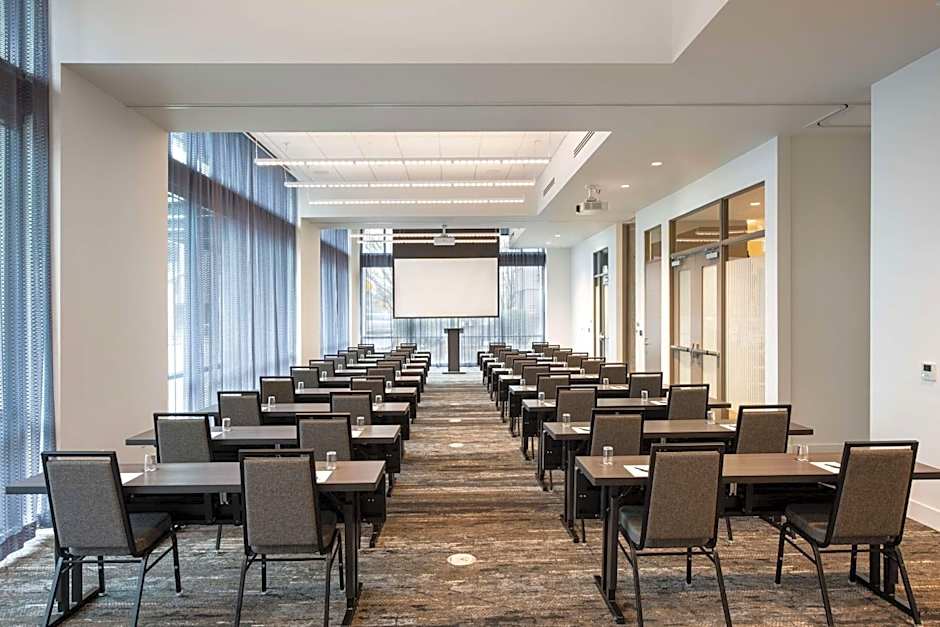 Holman Riverfront Park Hotel Salem, Tapestry by Hilton