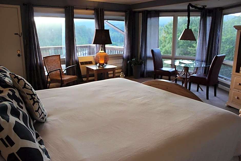 Cliff Dwellers Inn