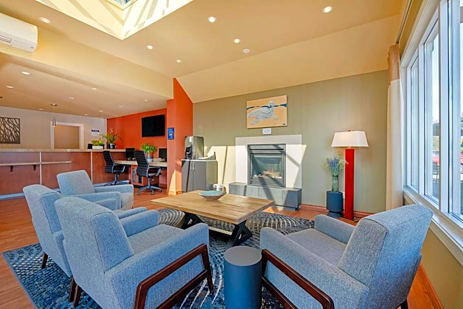 Best Western Plus Emerald Isle Hotel