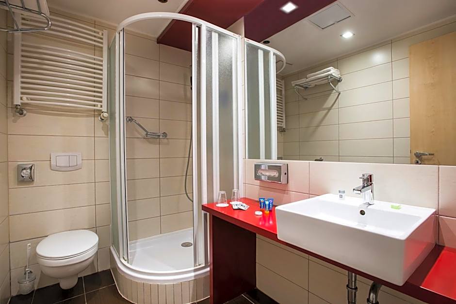 Promenade City Hotel