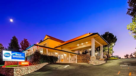 Best Western Cedar Inn & Suites