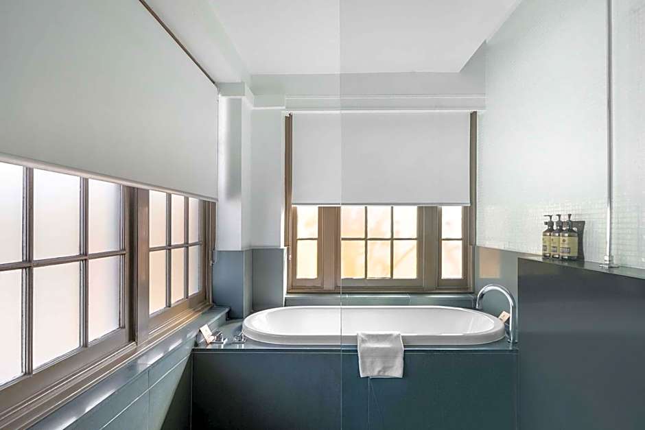 Peppers Gallery Hotel