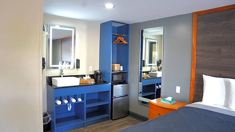 Carrier Motor Lodge