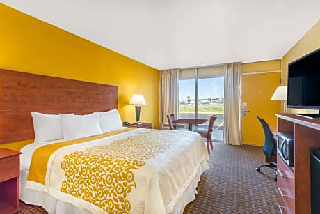 1 King Bed Mobility Accessible Room Non-Smoking