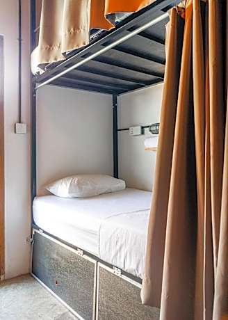 Bed in 8-Bed Mixed Dormitory Room