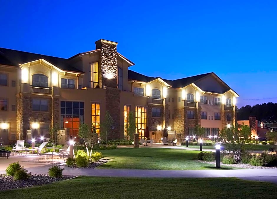 ClubHouse Hotel & Suites Fargo