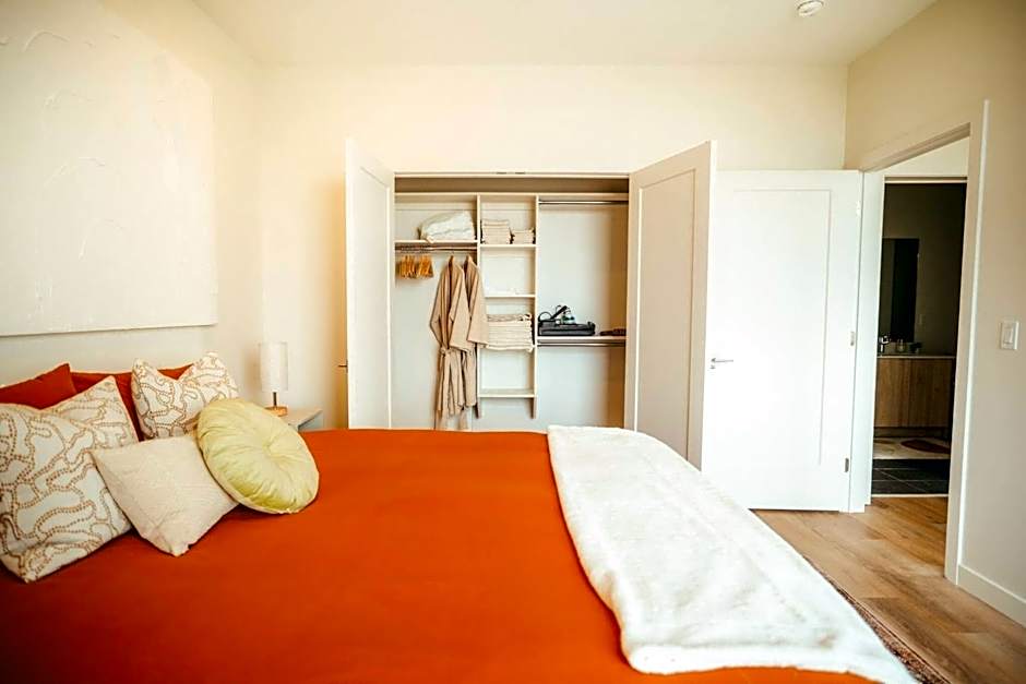 Luxury 1BR Penthouse Apt In Central Halifax