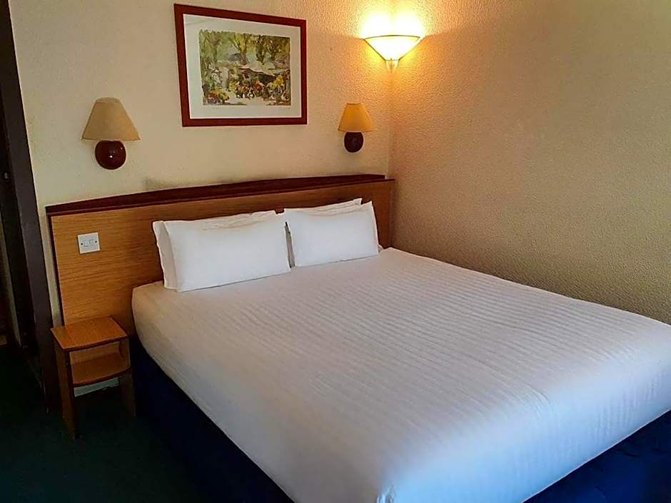 The Crossway Hotel, Coventry Walsgrave, Part of AG Collection