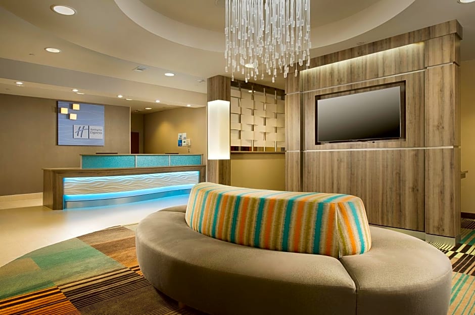 Holiday Inn Express & Suites DFW Airport - Grapevine By IHG