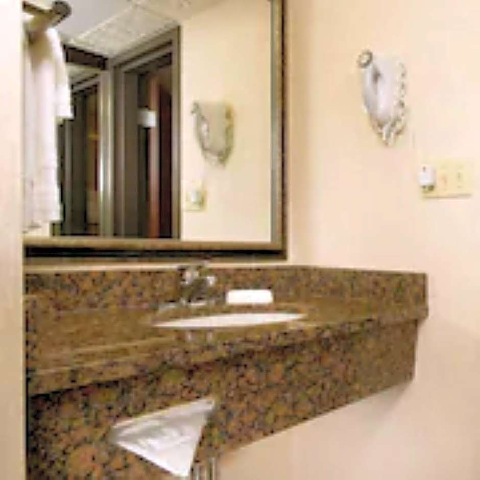 Hotel Lotus Kansas City Merriam