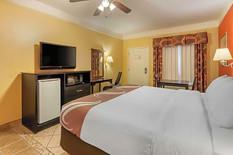 1 King Bed, Nonsmoking