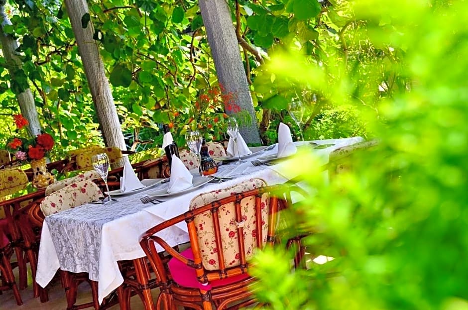 Villa Velzon Guesthouse