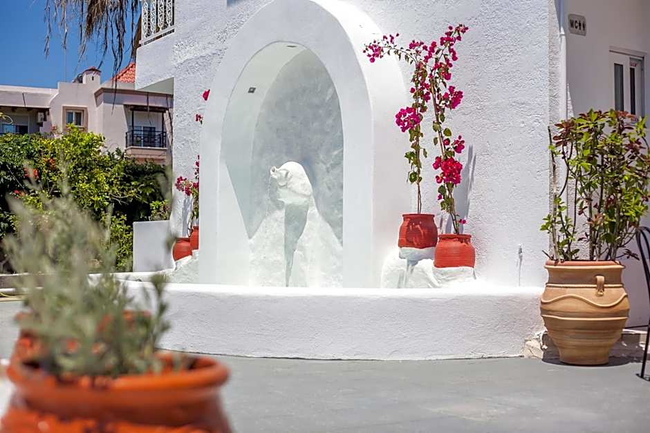 Tinas Plus Hotel