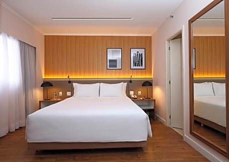 Business Class Queen Room
