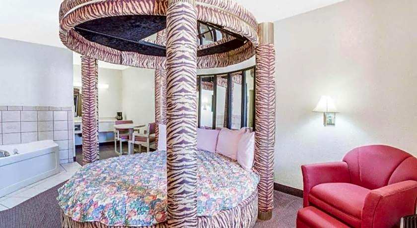 Travelodge by Wyndham Parkersburg