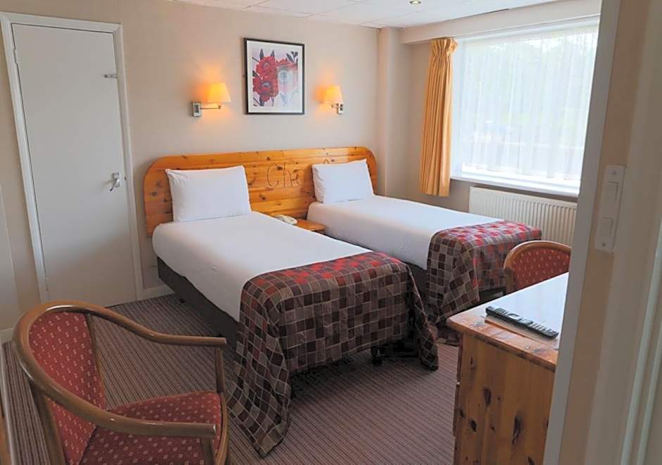 Foto 1 dari 4 — Triple Room