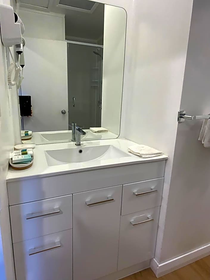 Cascades Motor Lodge