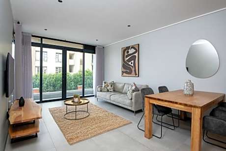 Luxury Bellagio 002 with Sea Views and Inverter