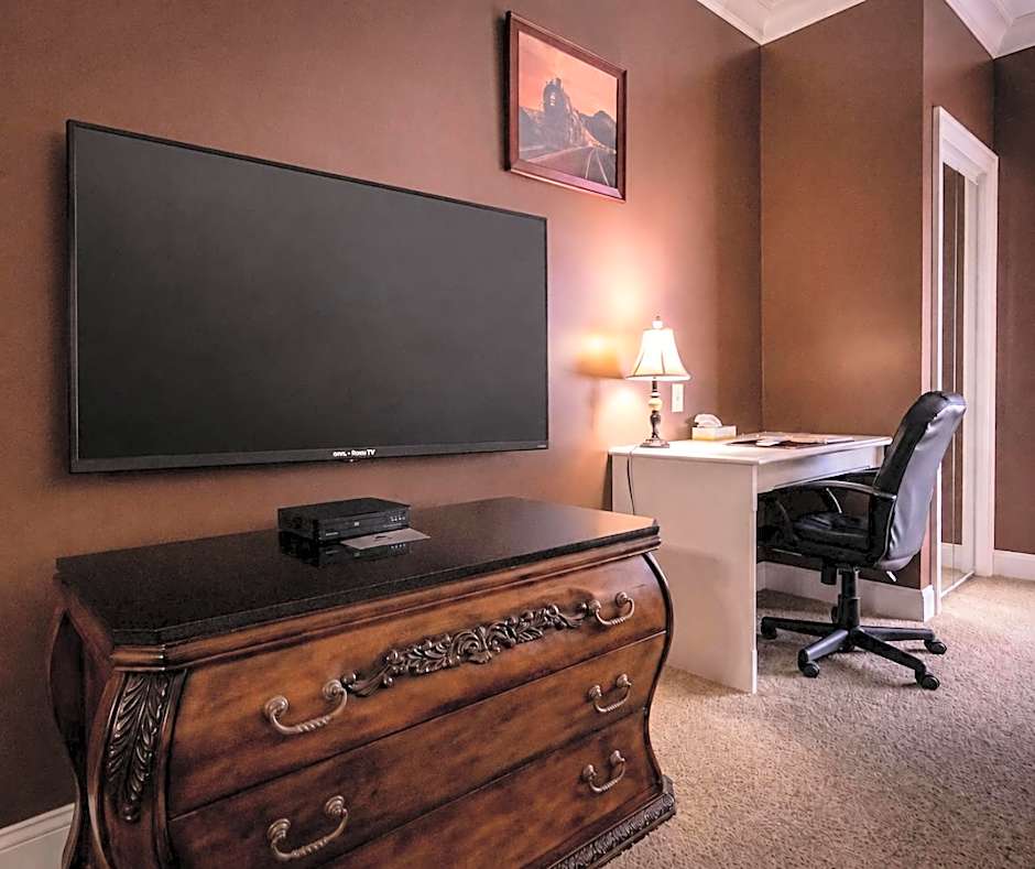 Depot Inn & Suites