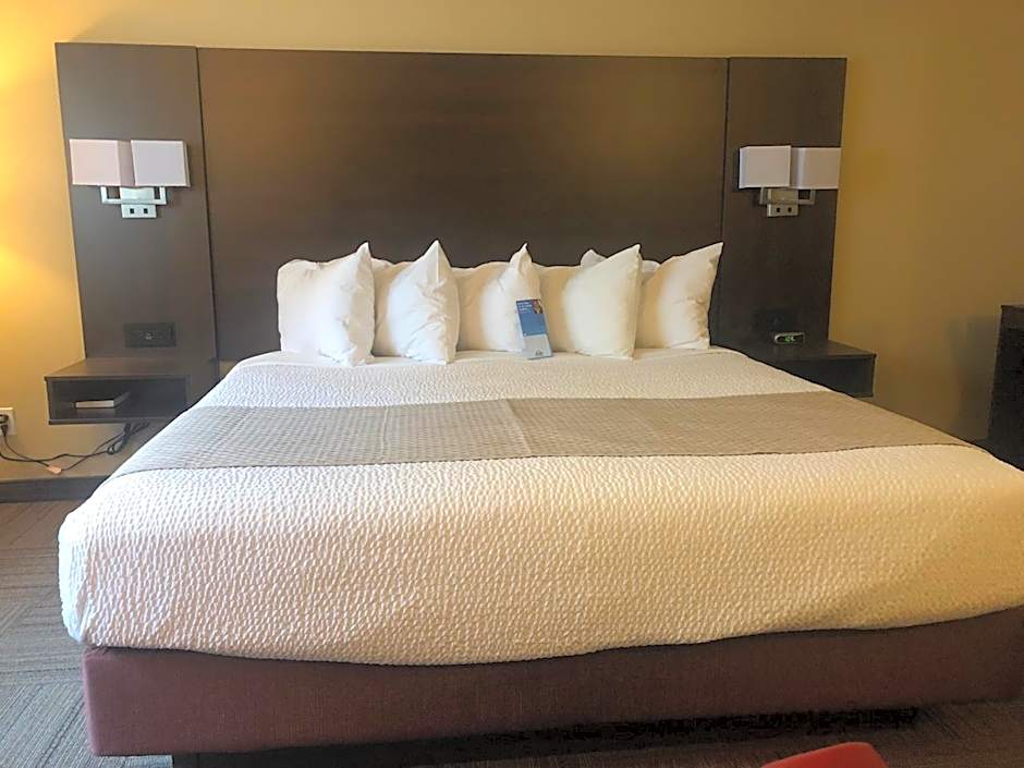 Days Inn by Wyndham Hinton