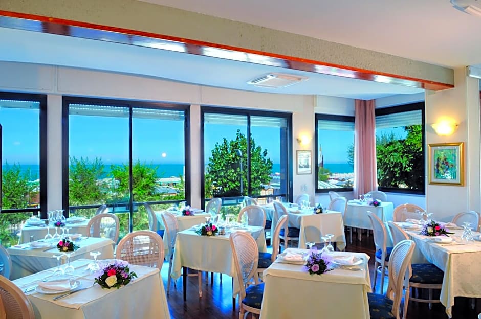 Hotel Admiral - on the beach