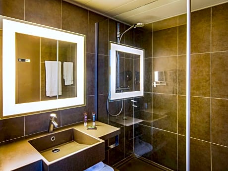 Classic room, pool view -1 double bed and 1 convertible sofa for 2 children