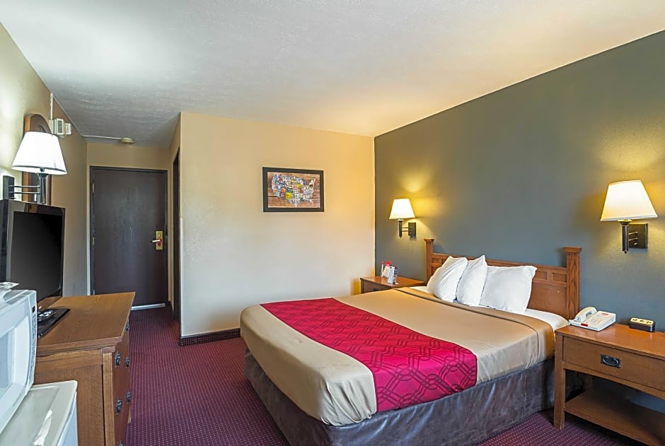 Econo Lodge Junction City I-70 Near Fort Riley