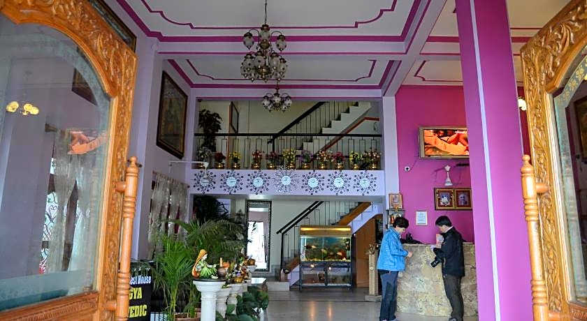 A Palace on River Rashmi Guest House