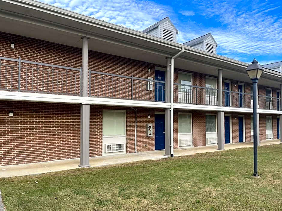 Motel 6 Sandersville, GA