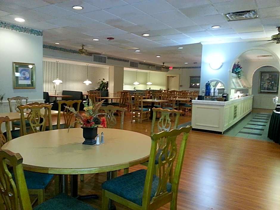Days Inn & Conf Center by Wyndham Southern Pines Pinehurst