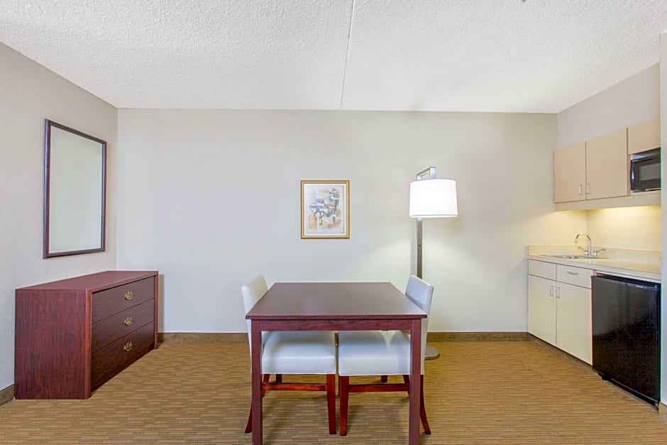 Hawthorn Suites Midwest City