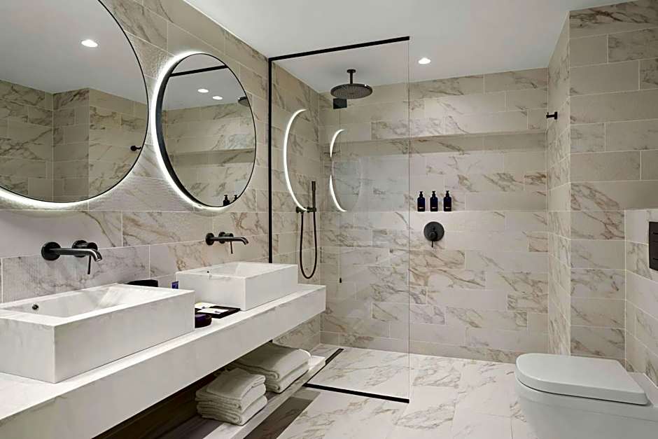 Cardo Roma, Autograph Collection