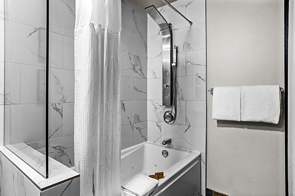 Outstanding Mountain Condo WATERSLIDE and HOT TUB managed by Little Sister Getaways