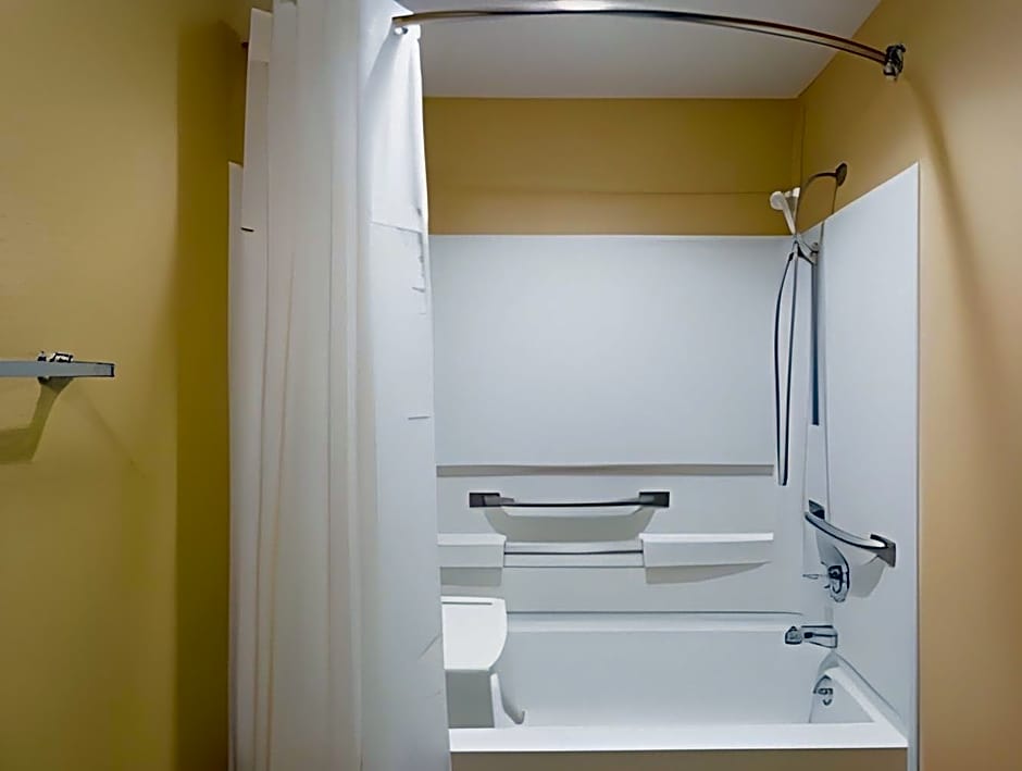 Ramada by Wyndham Bettendorf