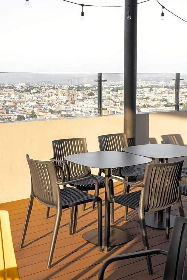 Loft In The Heart Of Americana, Have An Artsy Stay