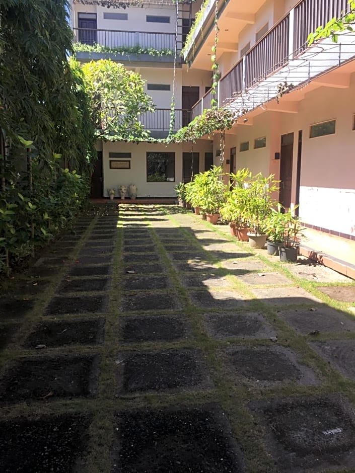 Pakerisan East Mansion