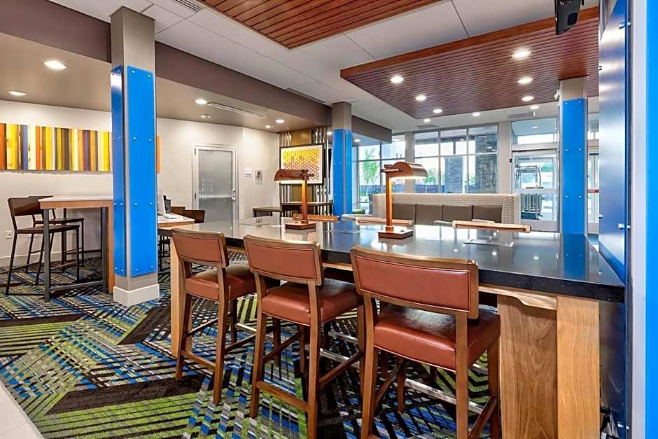 Holiday Inn Express and Suites Grand Rapids Airport- South By IHG
