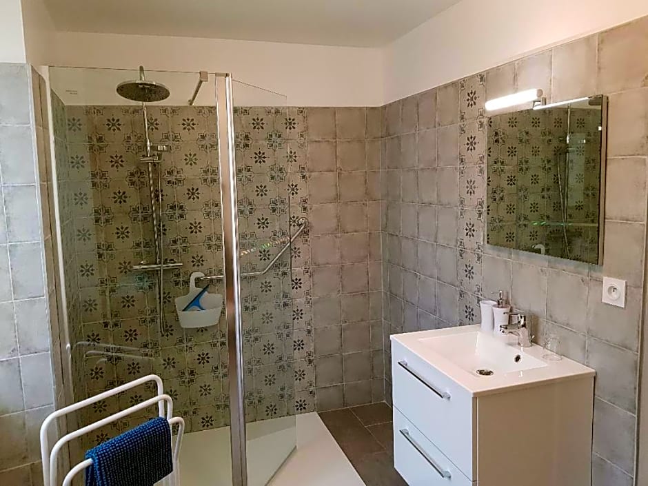 COUR LA DAME chez Béatris et Christophe Janson