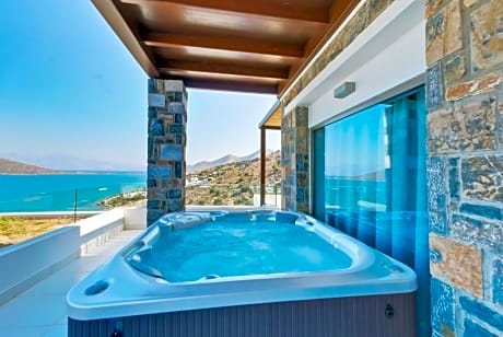 Deluxe Room With Jacuzzi And Sea View