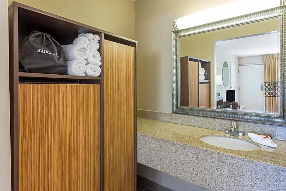 Super 8 By Wyndham Asheville Airport